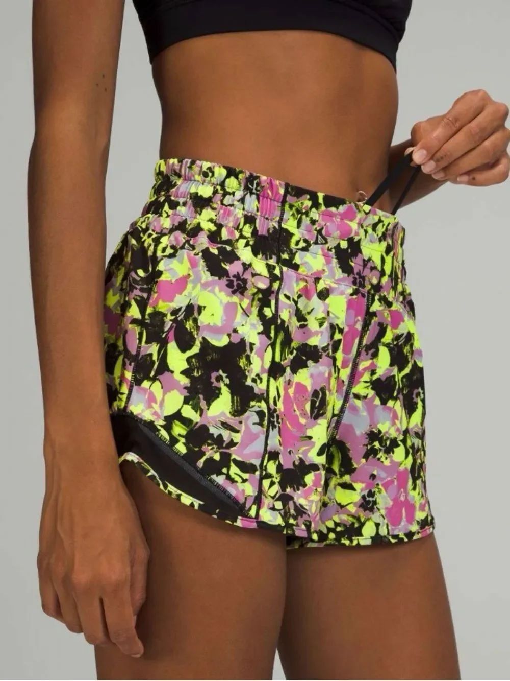 Lululemon Hotty Hot High-Rise Short 2.5" Inflected Highlight Yellow Multi Sz 8